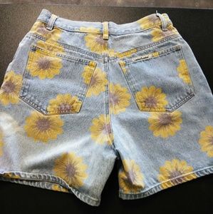 🌻 Vintage Sunflower Shorts